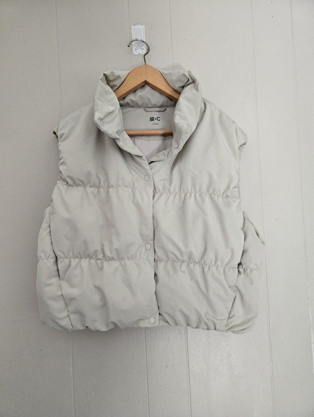 Uniqlo × :C Down Cropped Puffer Vest Beige Relaxed L Minimalist Scandi Girl Cozy